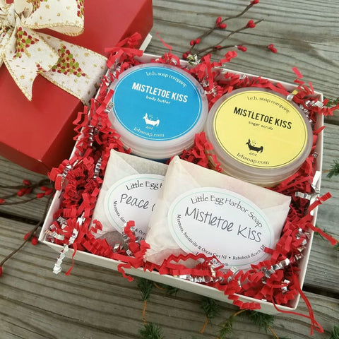 Mistletoe Kiss Gift Box